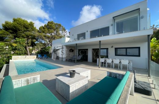Modern 4 Bedroom Villa With Sea View For Sale