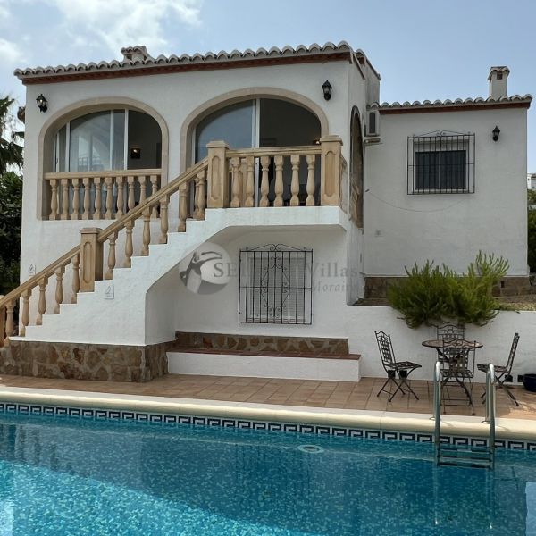 Wakker worden in uw nieuwe huis in de zon: Villa te koop in Benitachell met adembenemend uitzicht