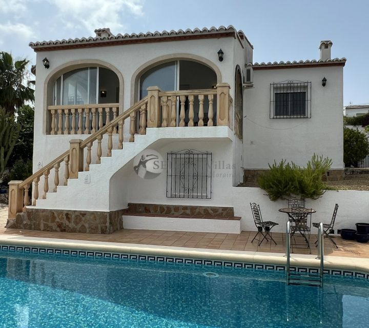Wakker worden in uw nieuwe huis in de zon: Villa te koop in Benitachell met adembenemend uitzicht